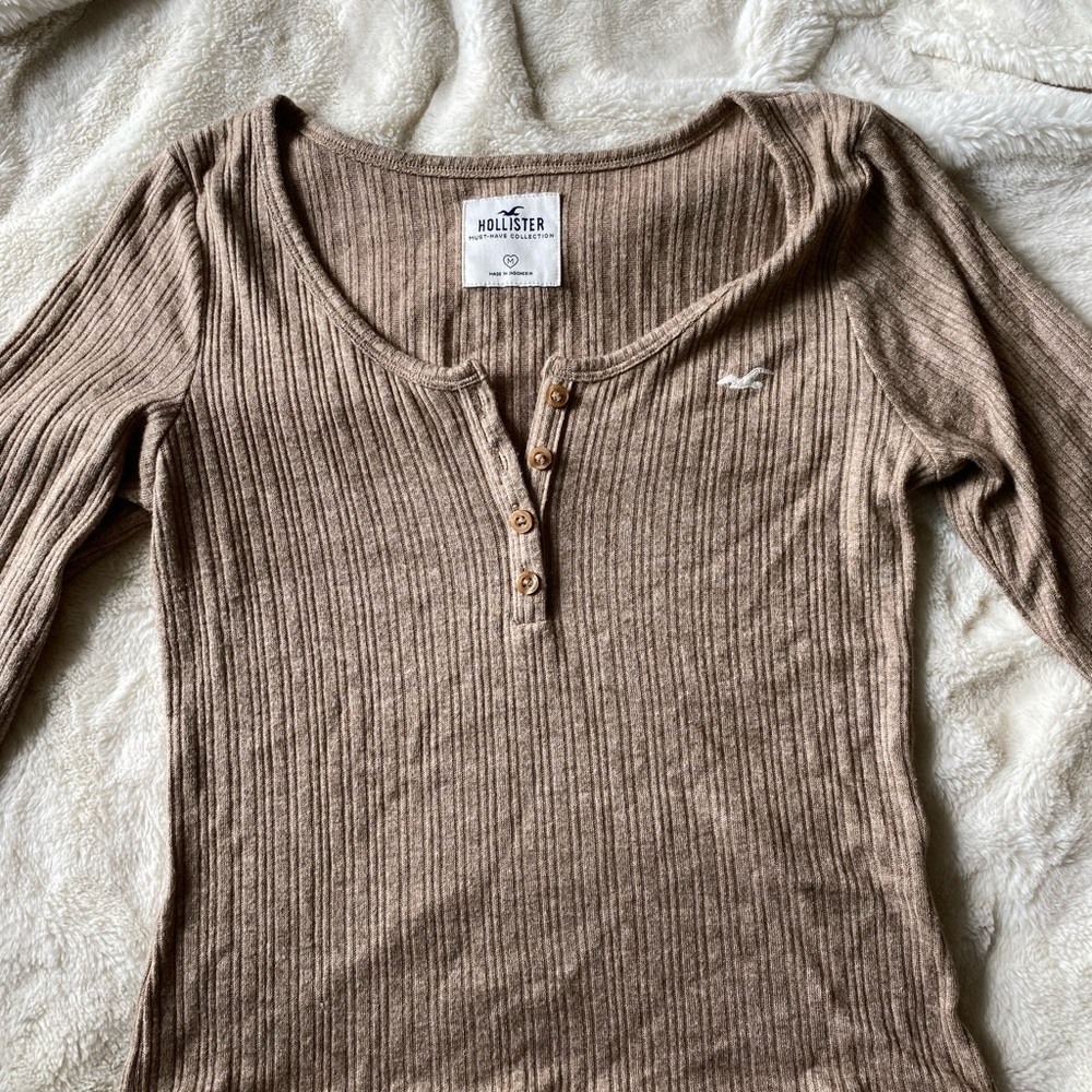 brown hollister ribbed long sleeve, worn once